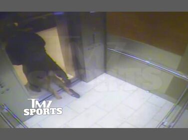 Choc nella NFL: pugni alla moglie che cade a terra 4