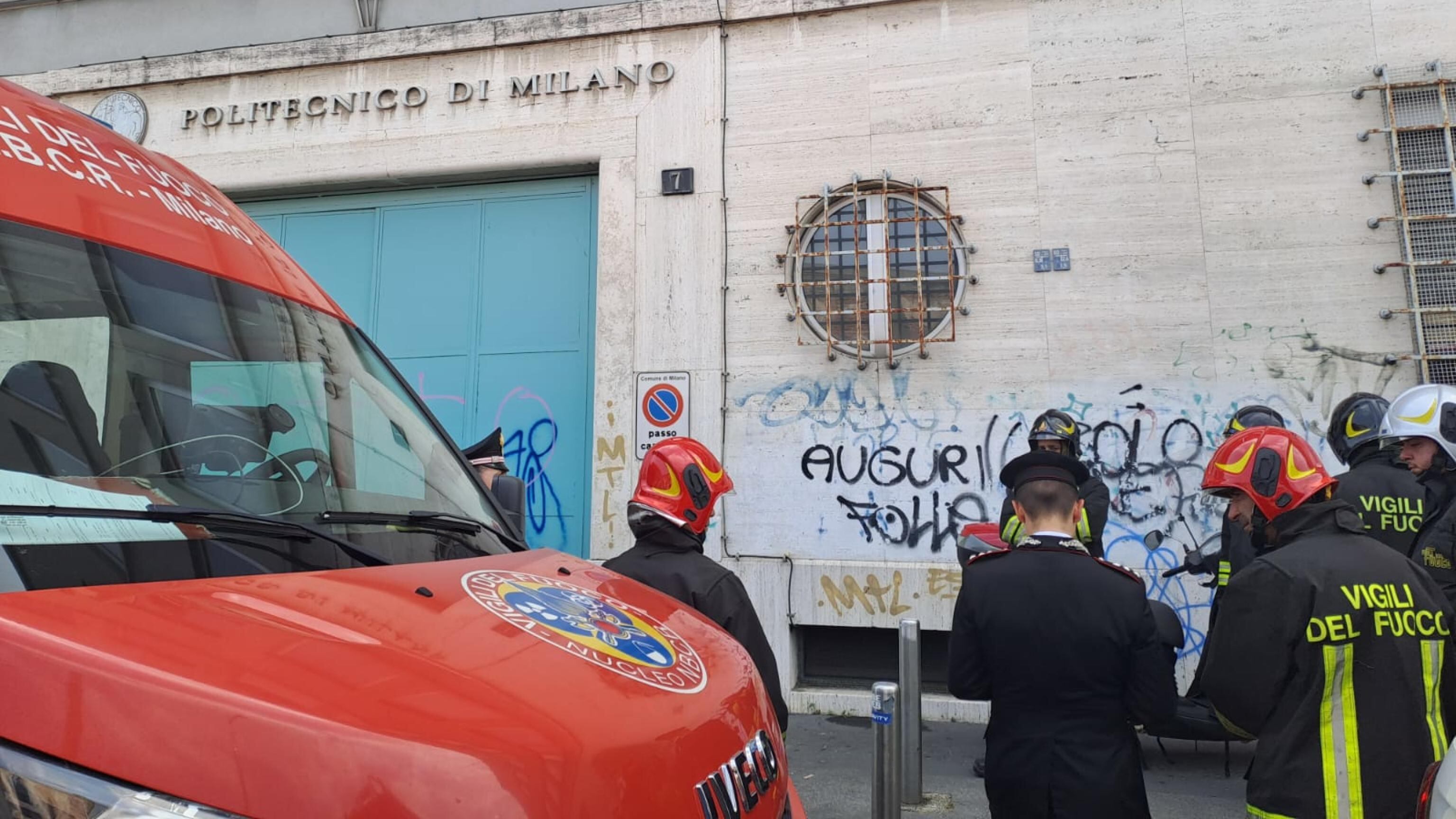 Paura al Politecnico di Milano: laboratorio di chimica evacuato per rischio esplosione