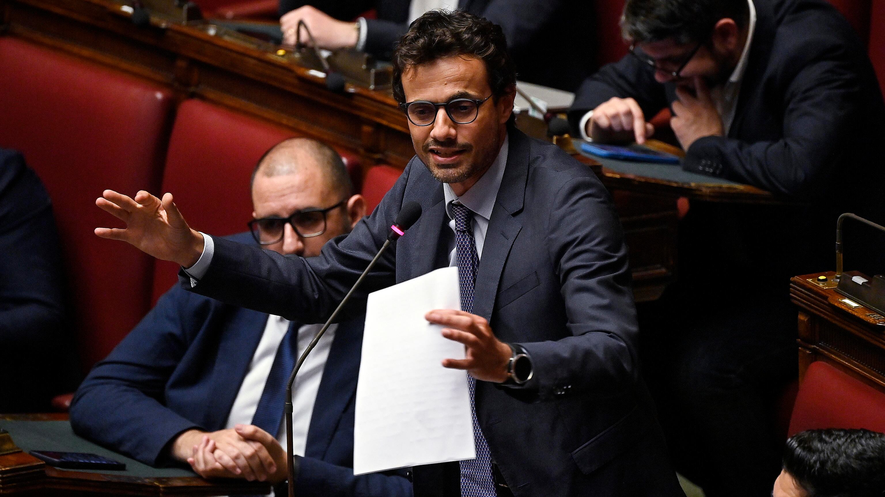 L'sms ai deputati, poi l'annuncio di Crippa: il blitz M5s sul dl Aiuti