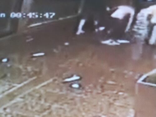 Fioriere e panchine divelte: teppisti in azione a Napoli