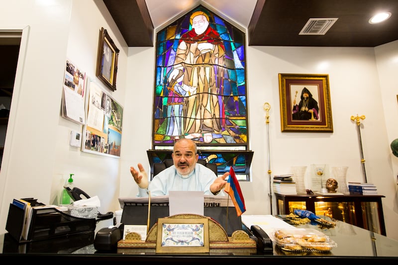 L'arciprete Vicken Vassilian è il pastore della chiesa Saint Garabed (San Giovanni Battista in armeno) di Hollywood