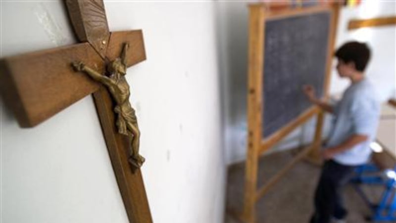 Stop all’ora di religione in classe. E già partono i divieti al presepe