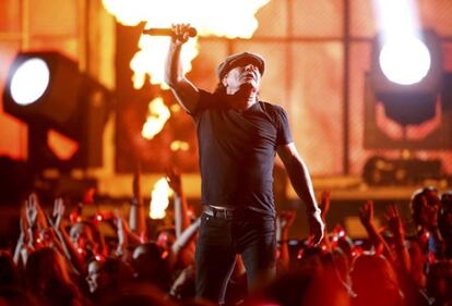 AC/DC, seriamente a rischio l'udito di Brian Johnson: foto 2