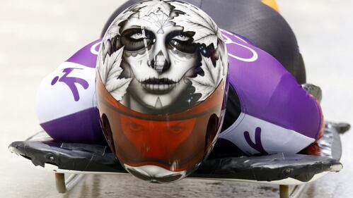 Il casco della slittinista canadese Sarah Reid 4