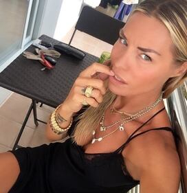 Elenoire Casalegno sexy a letto  3