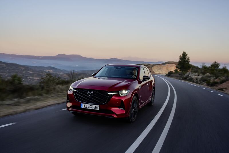 Mazda CX-60, guarda le foto 13