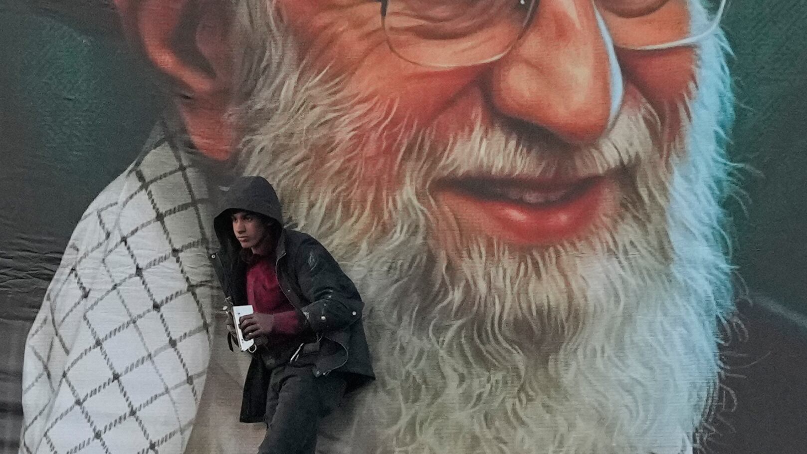 Lotta ai vertici sul post Khamenei. E avanza l'opzione dittatura militare