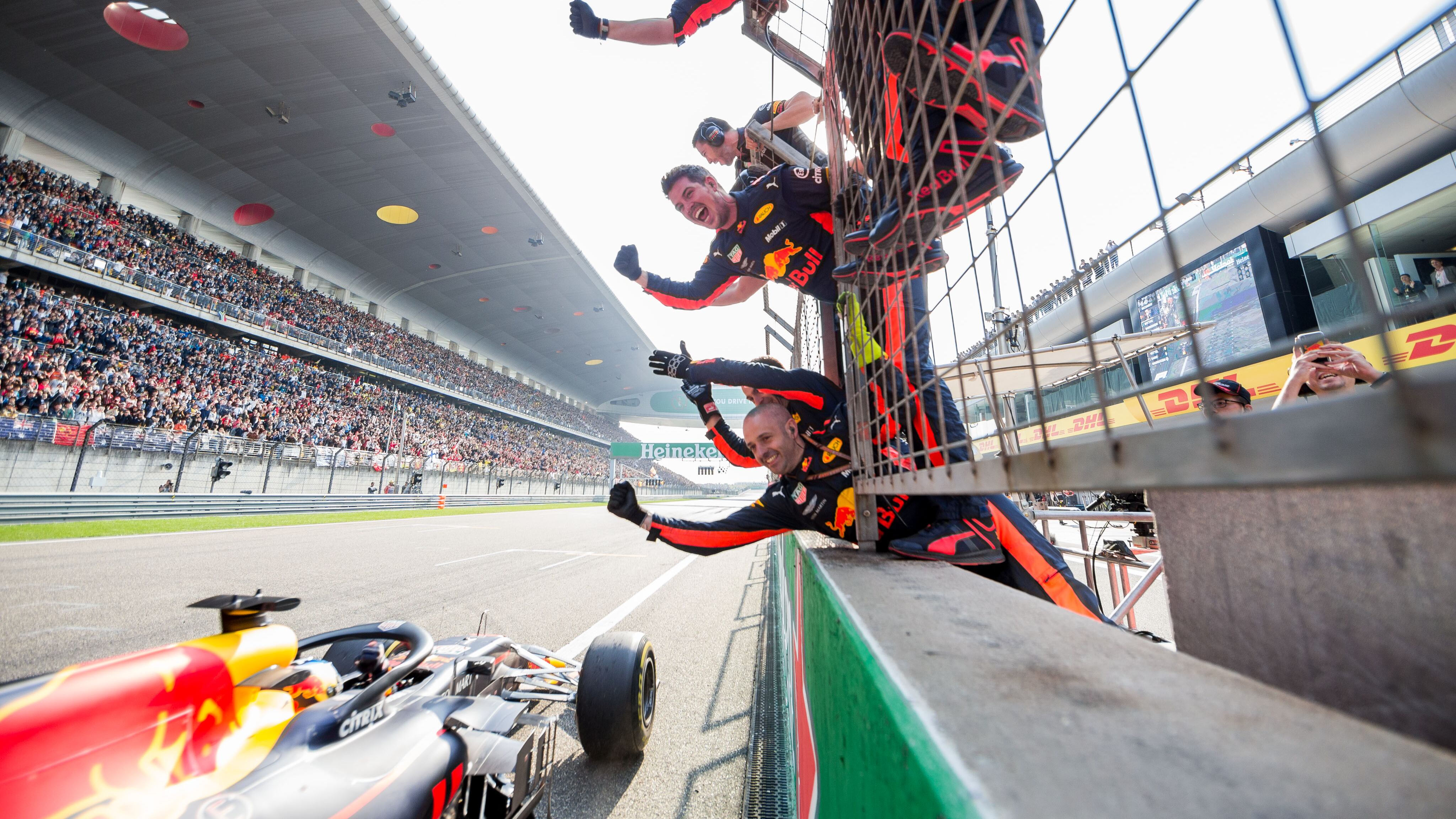La Ferrari e Vettel abbattuti dall'olandese al volante