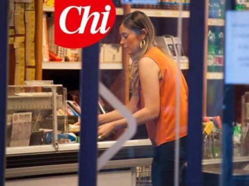 Maria Elena Boschi paparazzata al supermarket