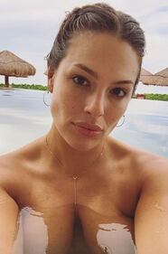 Ashley Graham topless in Messico 3