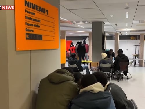 Francia, spettacolo gratis per i migranti. E loro occupano il teatro (che rischia la bancarotta)