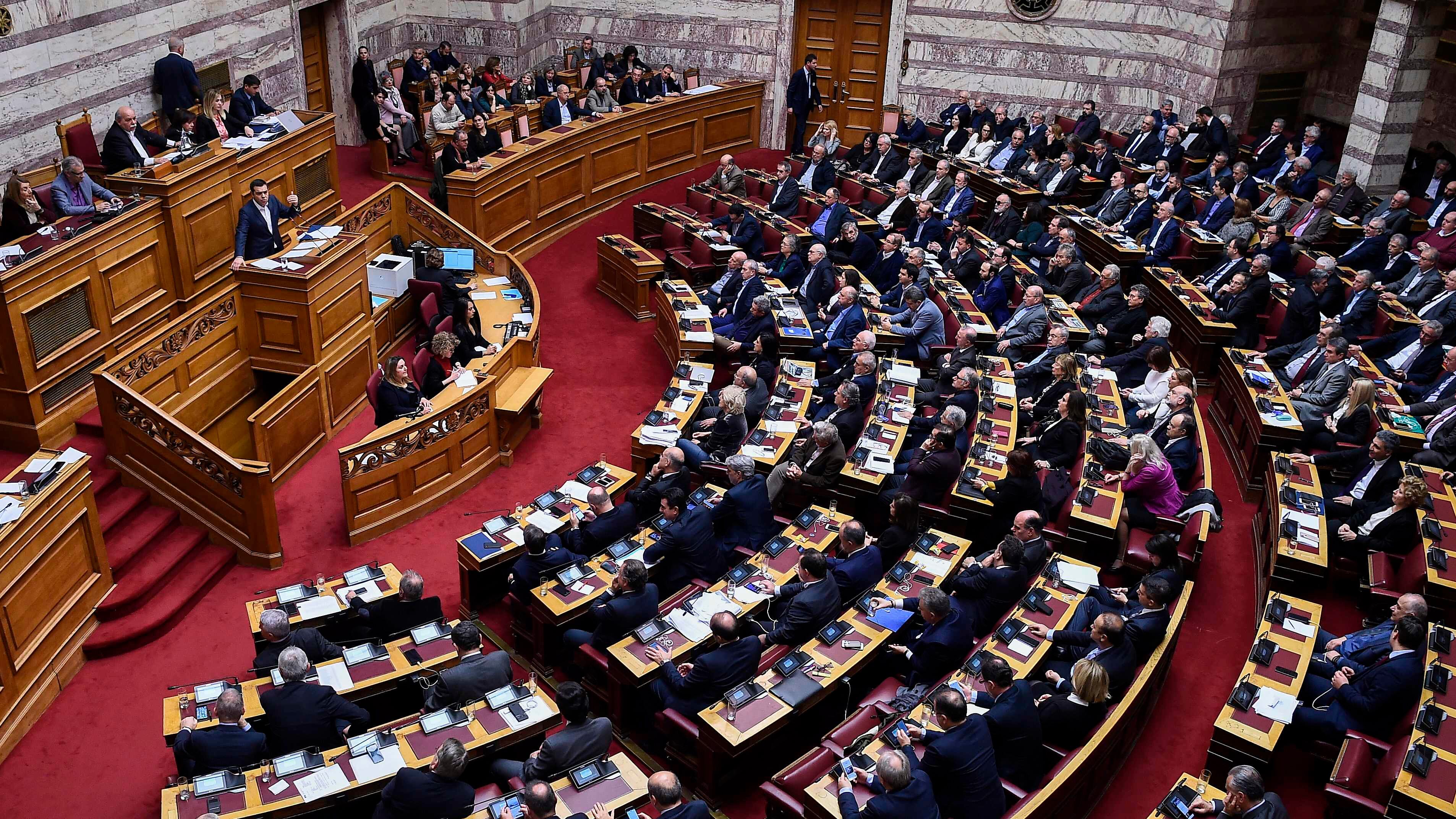 Il parlamento greco dice sì all'accordo per il cambio del nome della Macedonia