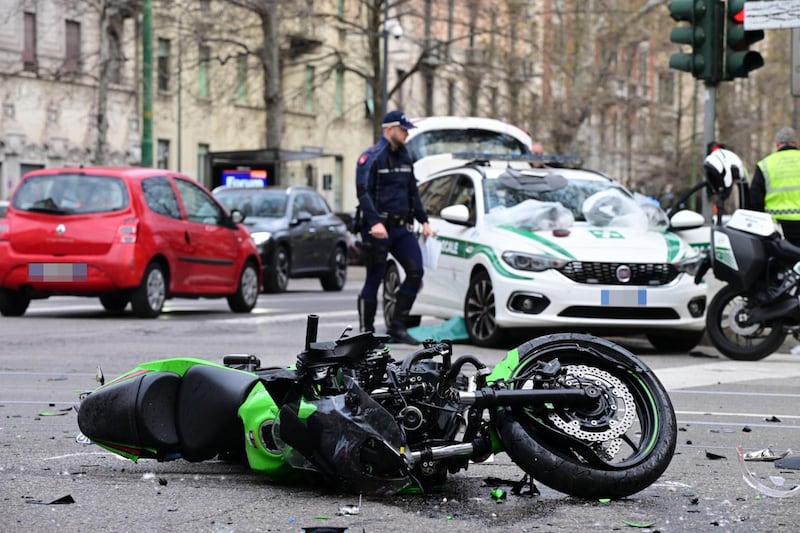 Schianto auto-moto a Milano, morti due ventenni - FOTO 6