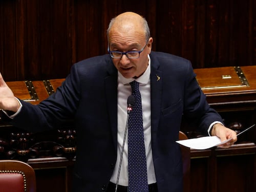 “Temo la ‘fuga dei bianchi’. Basta classi ghetto”. La stretta di Valditara sulla scuola