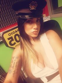 Marika Fruscio hot con la scollatura a cuore 33