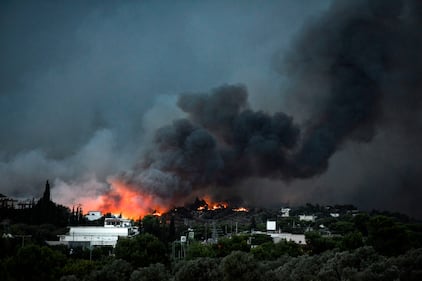 Le fiamme devastano la Grecia 9