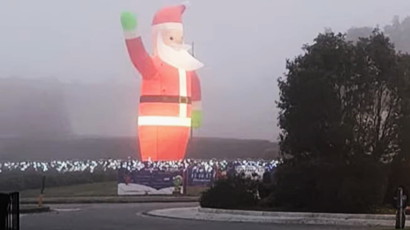 Ora pure Babbo Natale è "fascista": l'assurda denuncia a Pisa