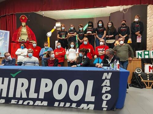 Mille giorni di vertenza Whirlpool: lavoratori di nuovo in piazza
