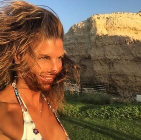 Martina Colombari hot in reggiseno trasparente 28