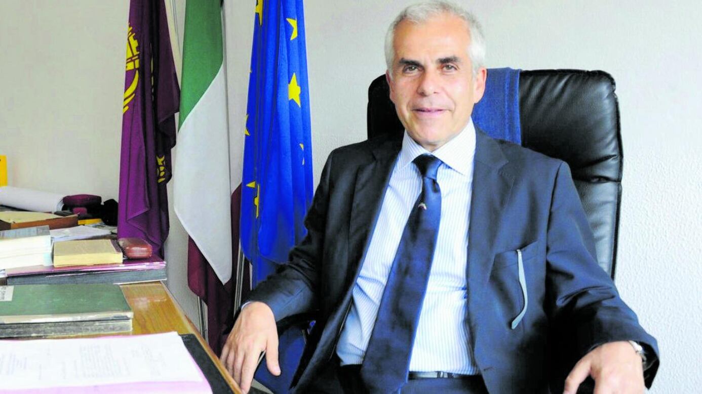 Poliziotti infedeli si vendevano per una camicia
