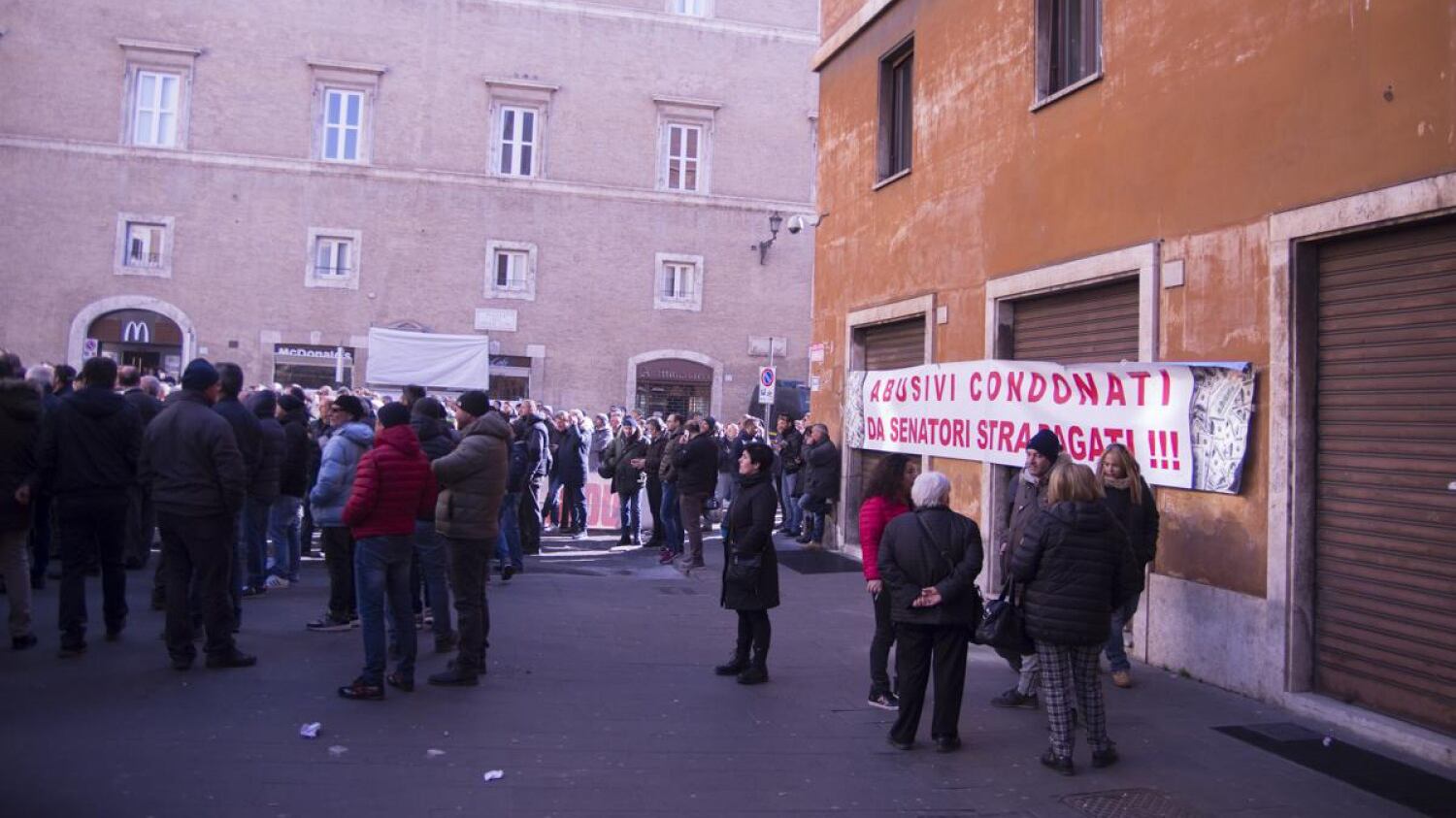 Norma pro-Uber, taxi in rivolta. Deserti gli aeroporti romani
