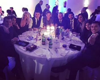 Wanda Nara: la scollatura è hot 16