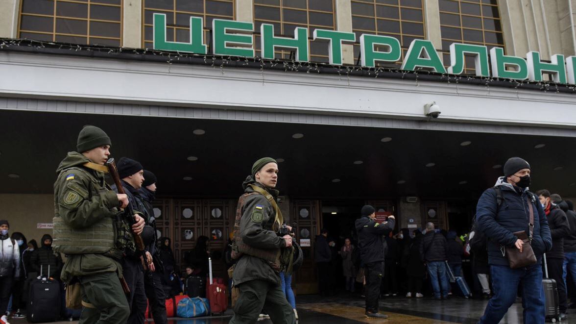 "Attenzione al nastro rosso". Kiev lancia l'allarme infiltrati