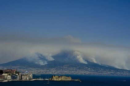 Incendio Vesuvio, le "brutte" foto-ricordo degli sposini 4