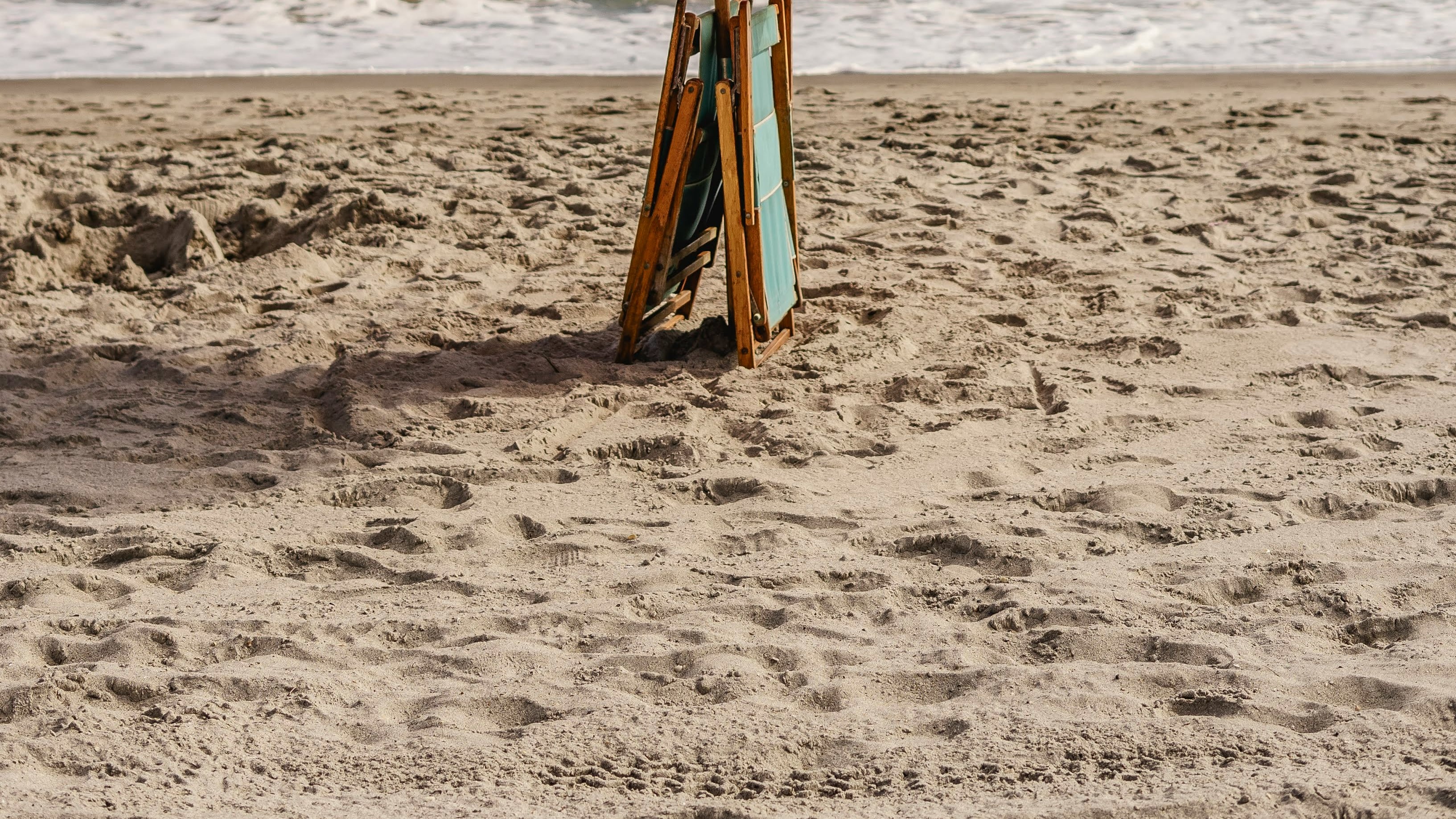 Lasci l'ombrellone per tenere occupato il tuo posto in spiaggia? Ecco cosa rischi