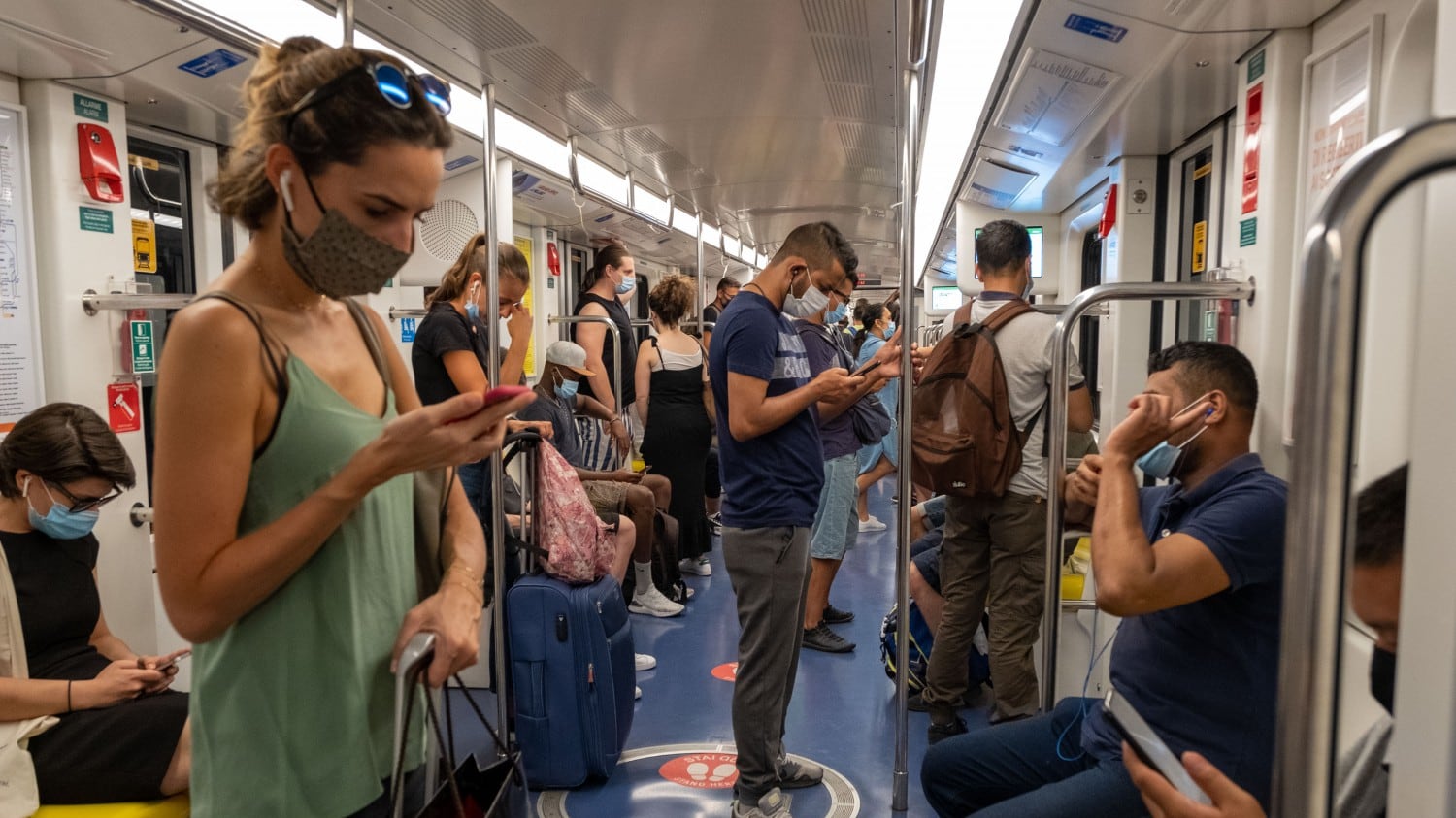 Caos trasporti pubblici, troppo affollamento. L'ipotesi di orari scaglionati per scuole e uffici