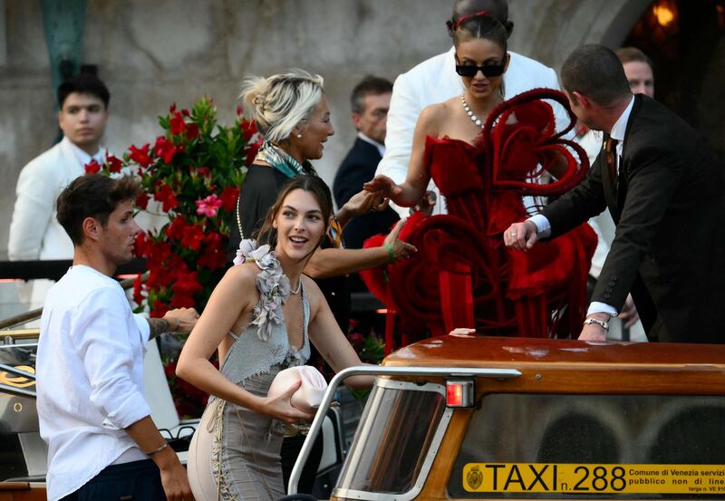 Parata di stelle per il primo party del matrimonio Bezos - Sanchez 1