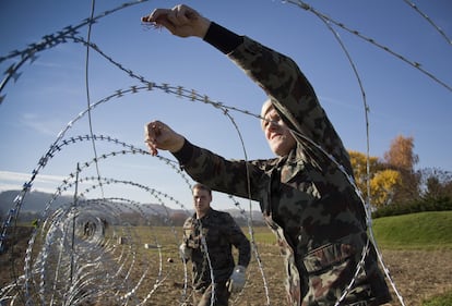 La Slovenia alza il muro 14
