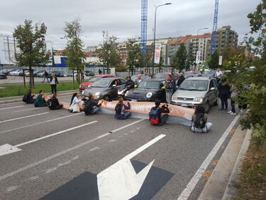 A4 Torino-Milano bloccata dagli attivisti di Ultima Generazione: le immagini della manifestazione 1