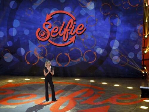 Selfie, lite furibonda tra Pamela Prati e Stefano De Martino