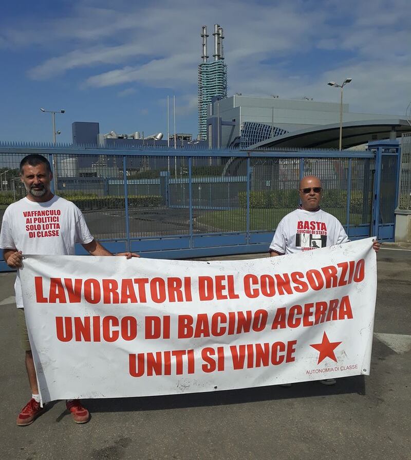 Con la maschera di De Luca bloccano il termovalorizzatore di Acerra: la protesta dei lavoratori ex Cub 6