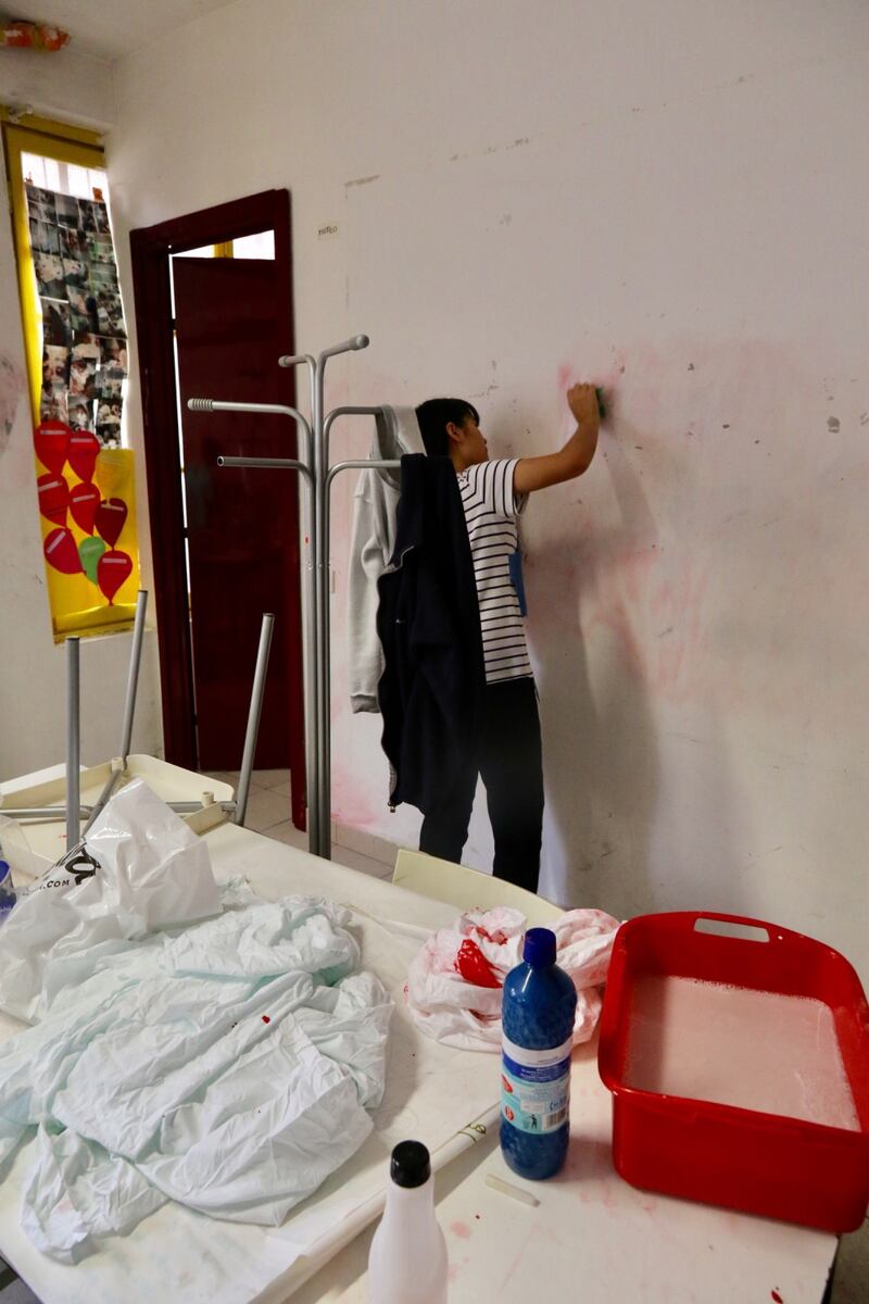 Volontari nella scuola dopo gli atti vandalici 2