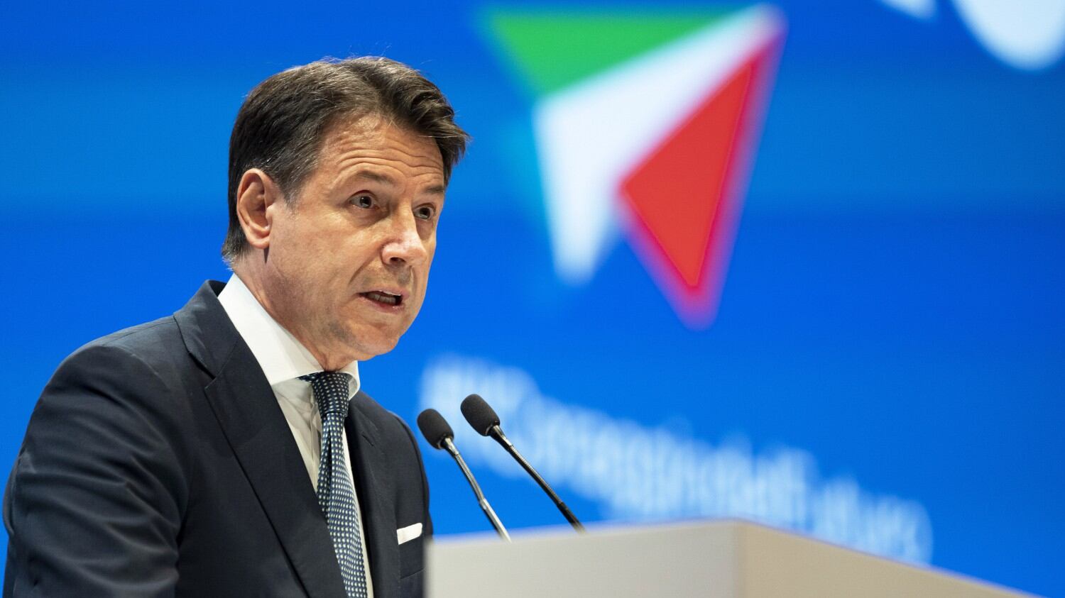 Il premier aggiusta-tutto per incollarsi alla poltrona