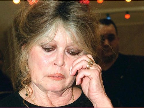 Brigitte Bardot fuori controllo: "Il Covid è una cosa buona"