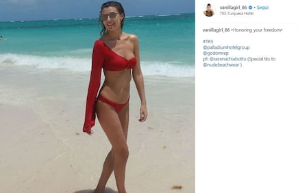 Cristina Chiabotto sexy al mare 2
