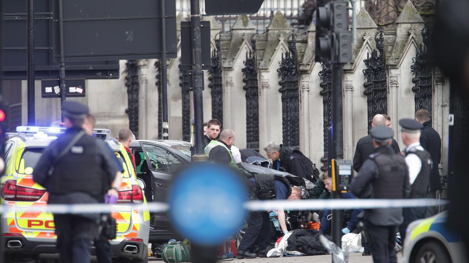 Londra, attacco al Parlamento. "Tre morti, molti i feriti gravi"