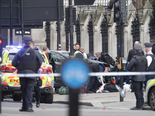 Londra, attacco al Parlamento. "Tre morti, molti i feriti gravi"