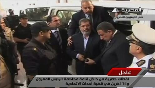 Egitto, Morsi riappare in pubblico per il processo 2