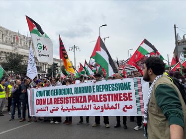 Il corteo anti Israele a Milano 4