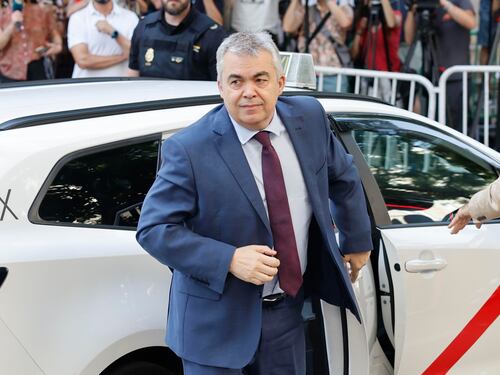 Un arresto ai vertici del Psoe. Sumar molla Sánchez: "Può cadere"