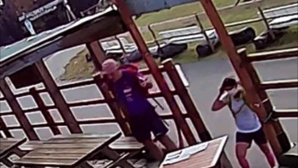 "Mettete la mascherina" Loro prendono a bastonate gli albergatori