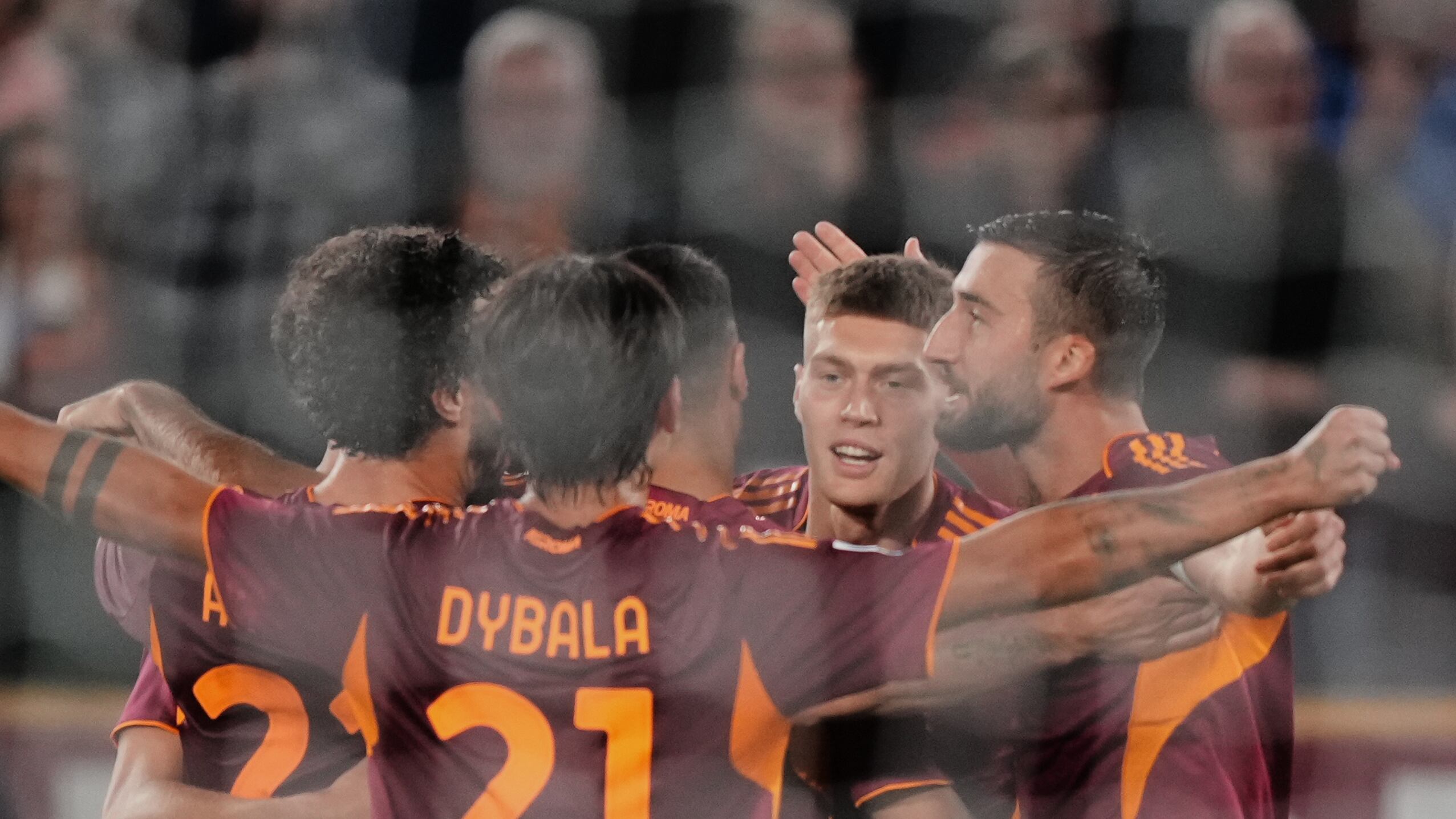 La Roma ritrova l'Olimpico, il gol del suo 9 e si tiene la vetta