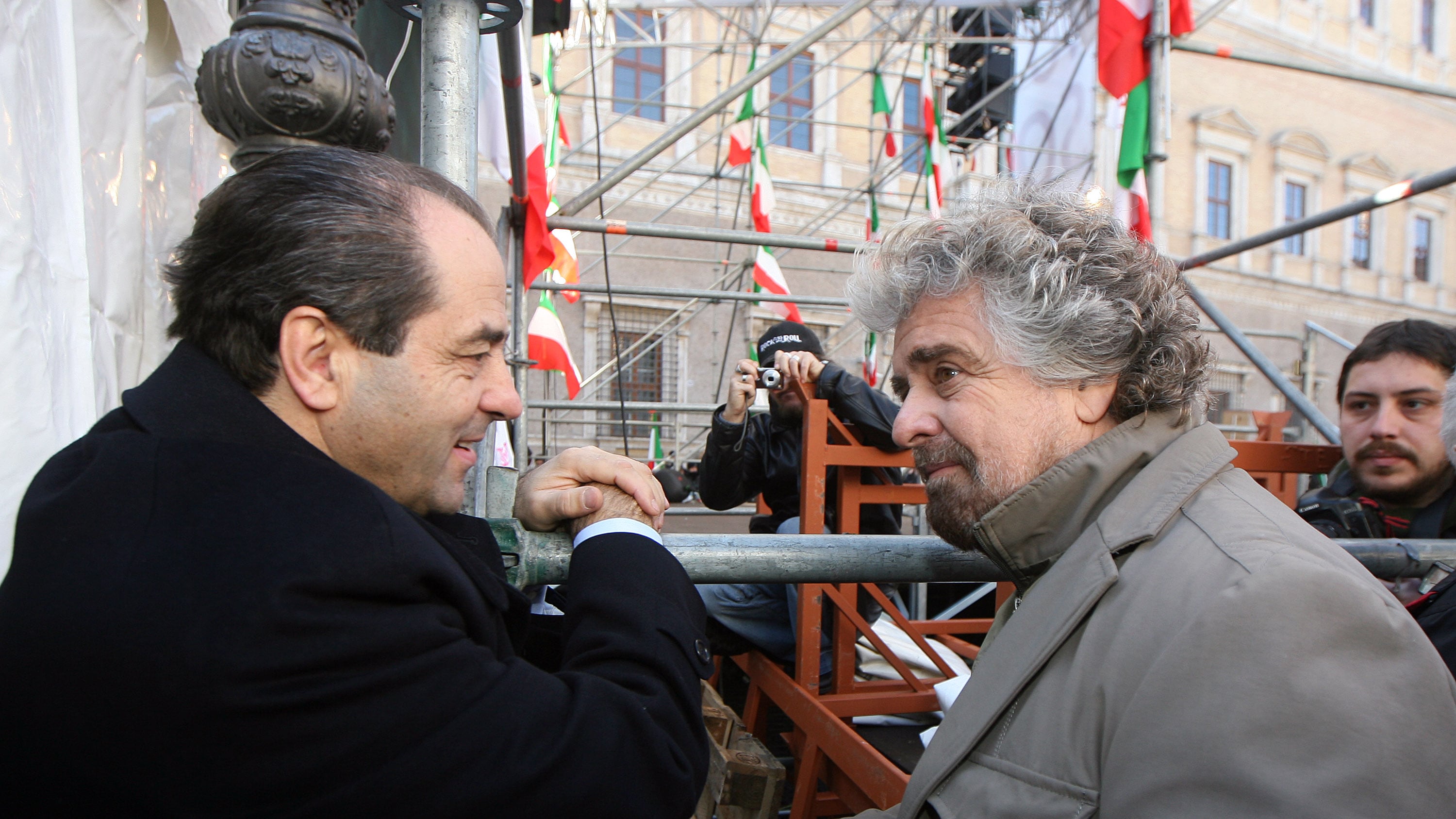 Grillo gela Di Pietro: "Non ci alleiamo con nessuno". E Tonino rischia l'isolamento
