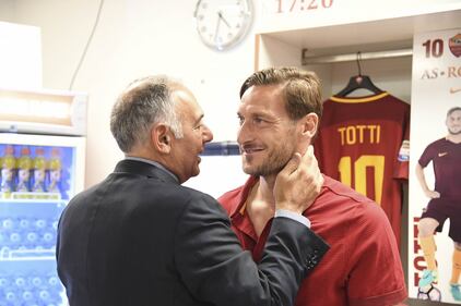 Stadio Olimpico gremito per l'ultima partita di Francesco Totti 7