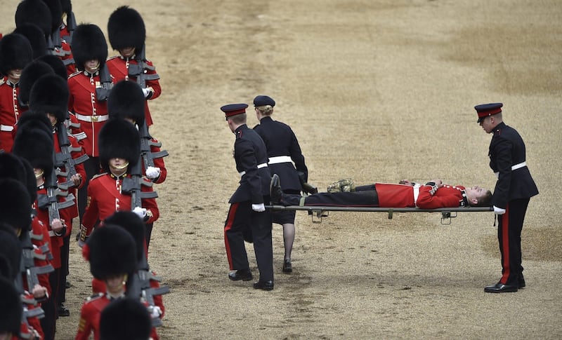 Inghilterra: guardia reale inglese sviene durante il "Trooping the Colour" 6