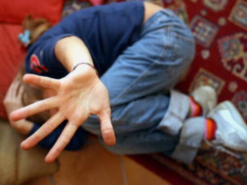 Bambina romena venduta dai genitori ad un 60enne in cambio della spesa